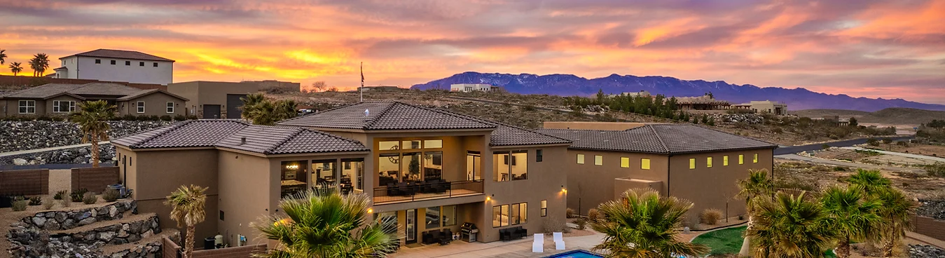 Large Pool & Hot Tub